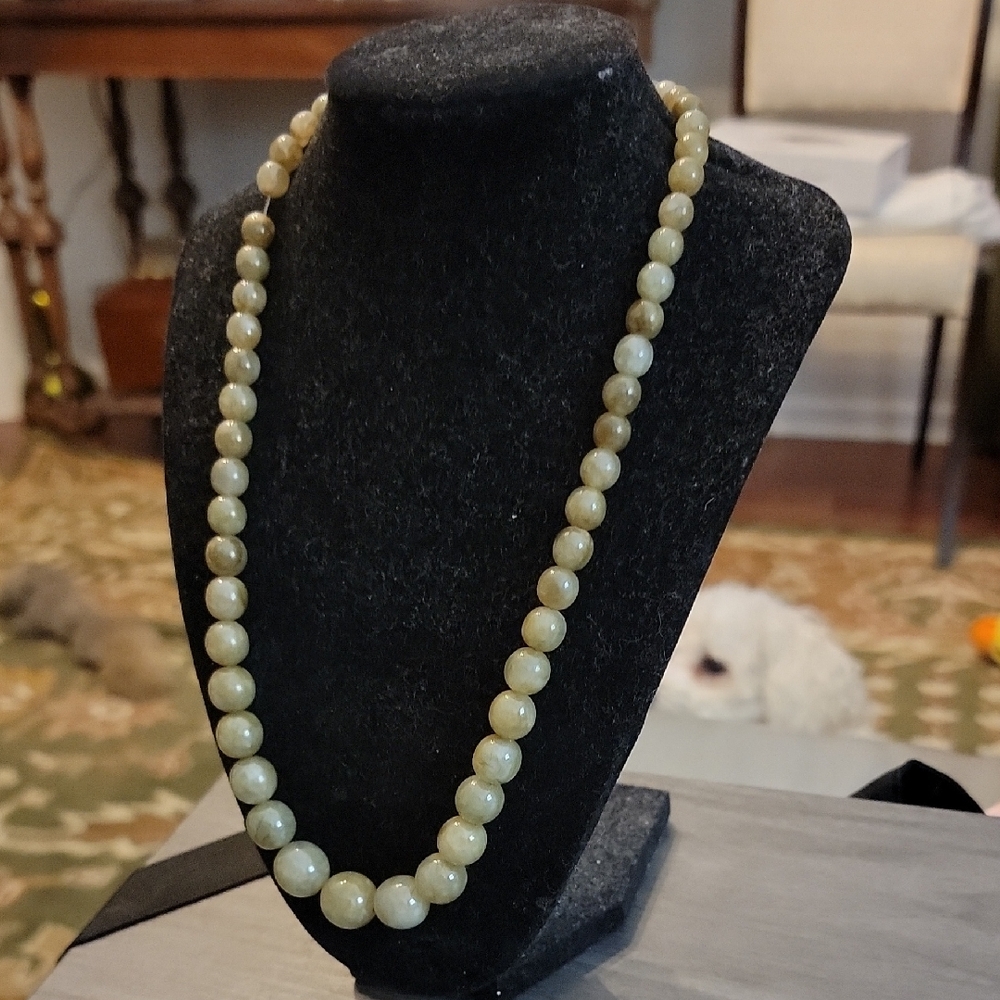 Elegant Cream Jadeite Beaded Necklace